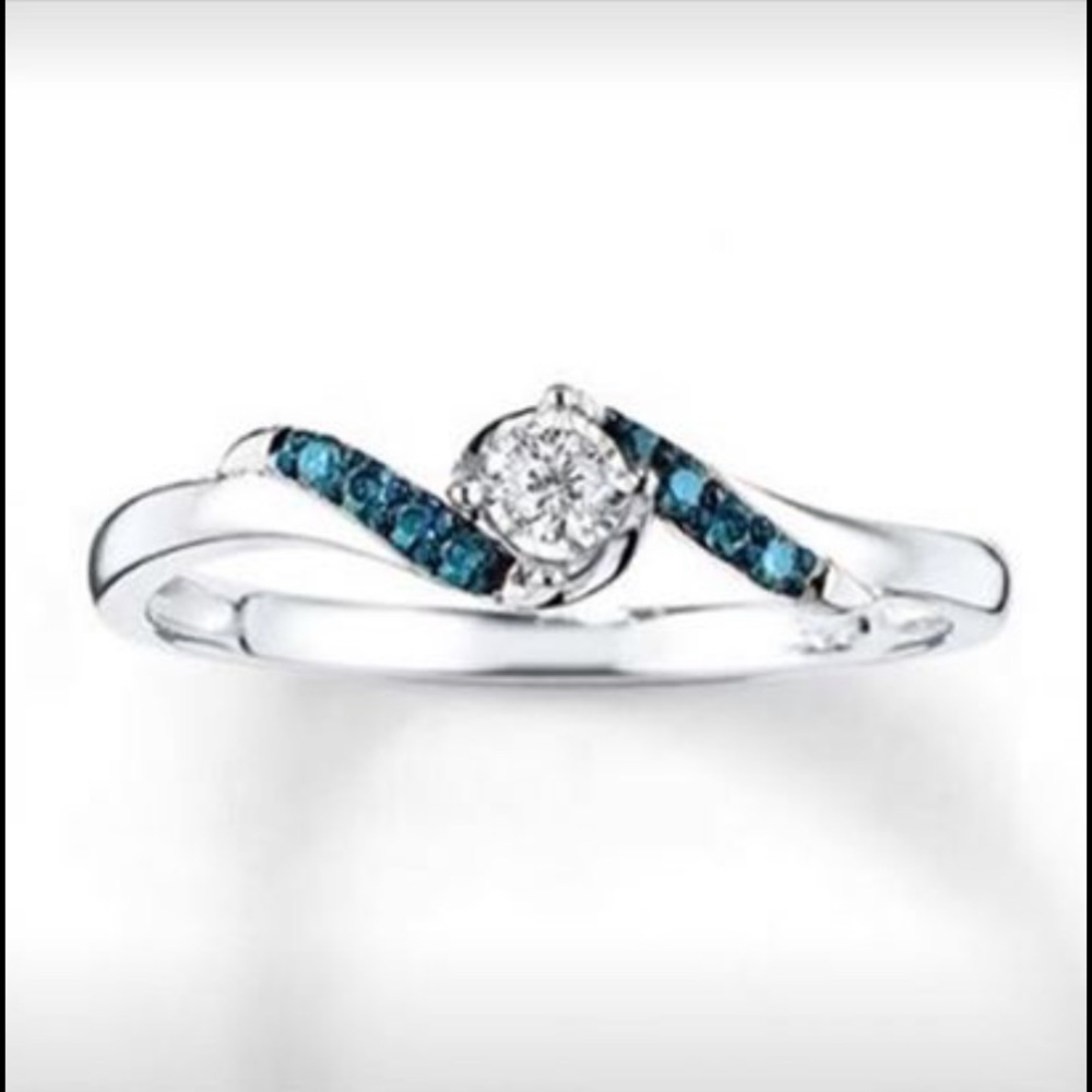 Simple round white diamond ring